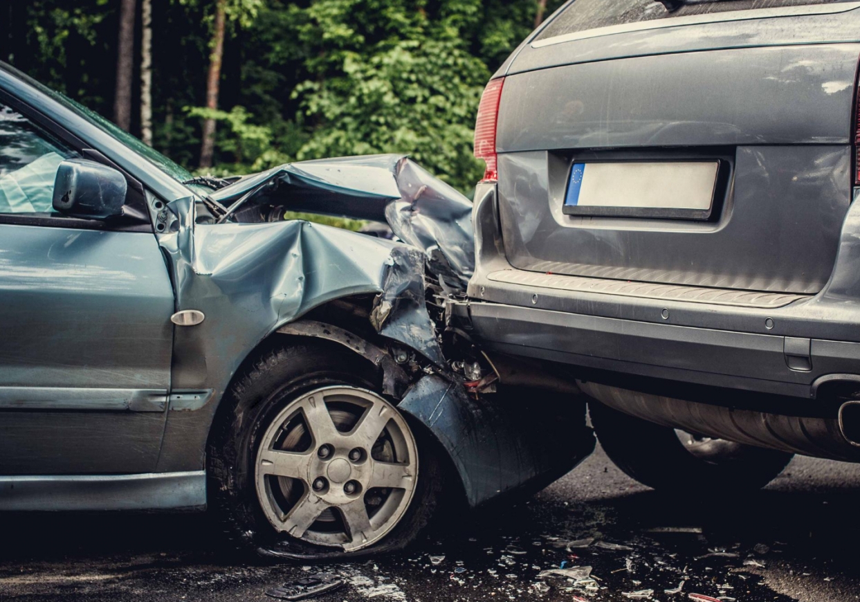 Tragiczne zdarzenie drogowe na autostradzie A2: trzy osoby rannych i kierunek w stronę Warszawy nieprzejezdny