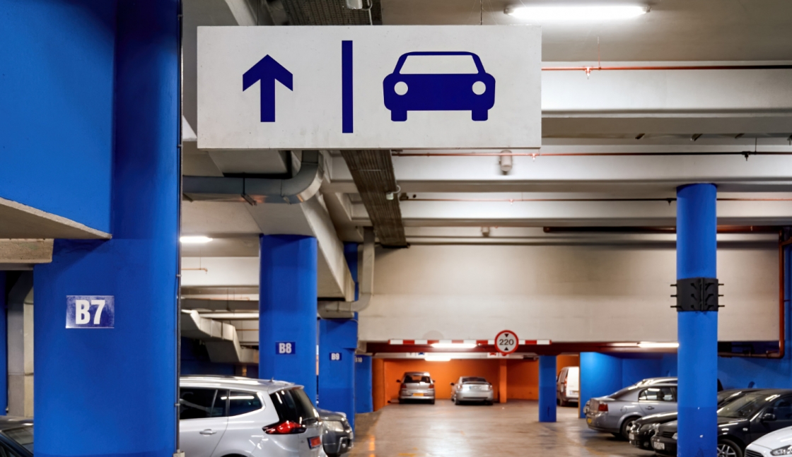 Zamknięcie parkingu i ruchu na Starym Rynku w Łowiczu w związku z przygotowaniami do świątecznych wydarzeń